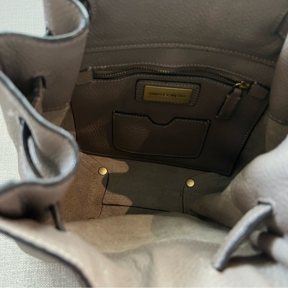 Leather crossbody bucket bag - Picture 6 of 7